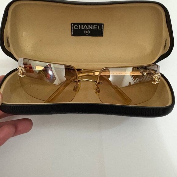 CHANEL Gold Rhinestone CC 4104-B Woman's sunglasses - Picture 1 of 12